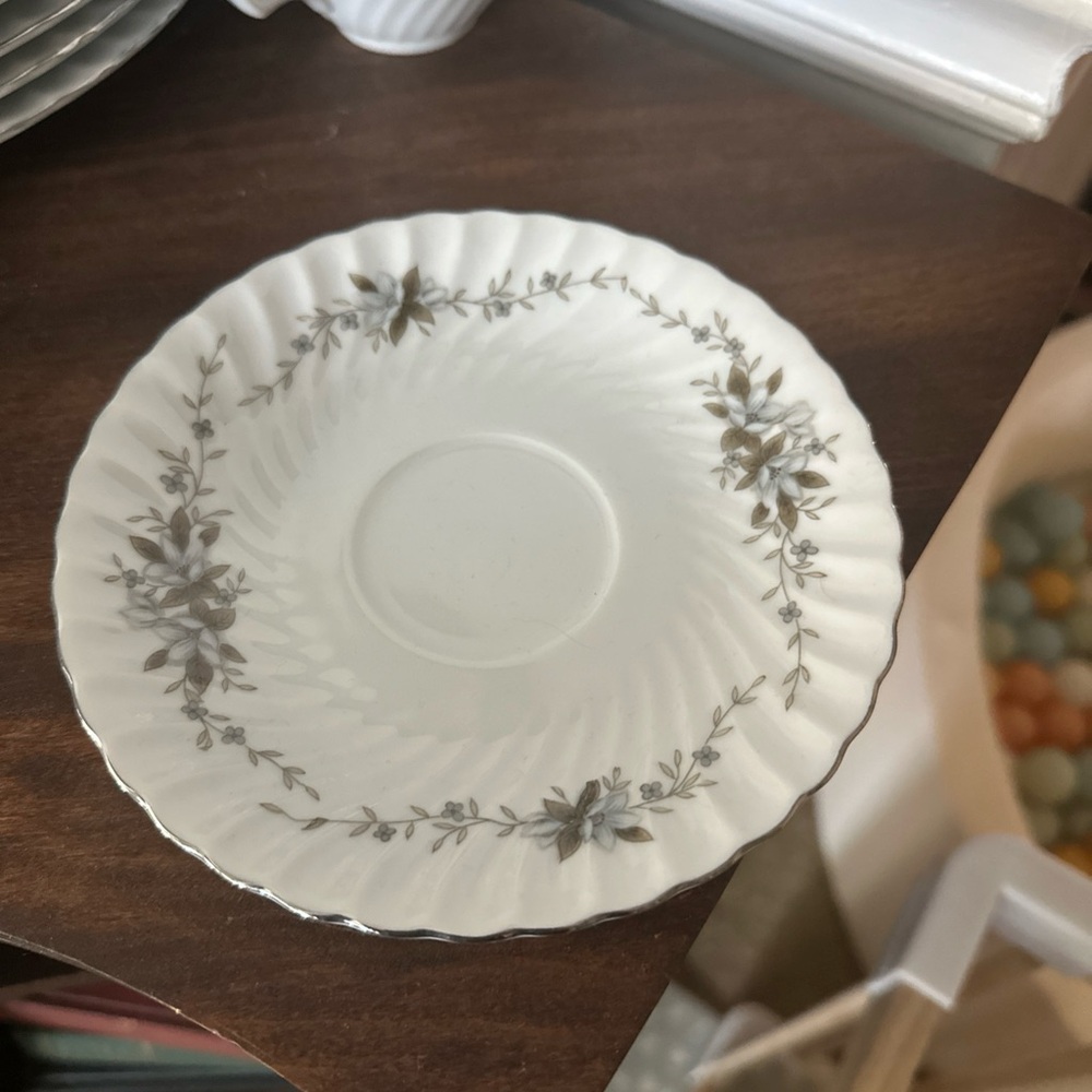 Elegant White Floral Dinnerware Set - Picture 4 of 4